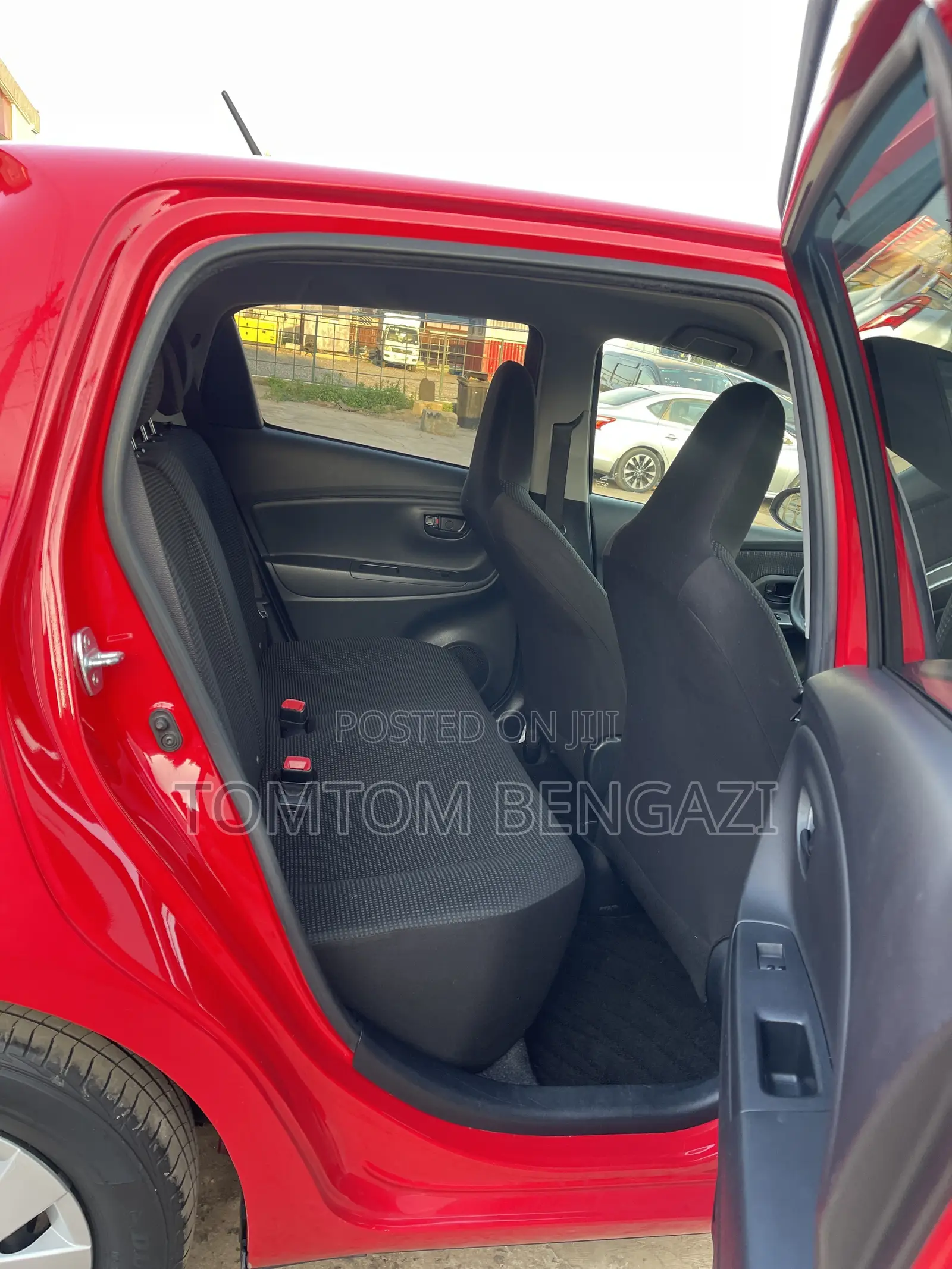 Toyota Vitz 1.3 FWD 5dr 2015 Red