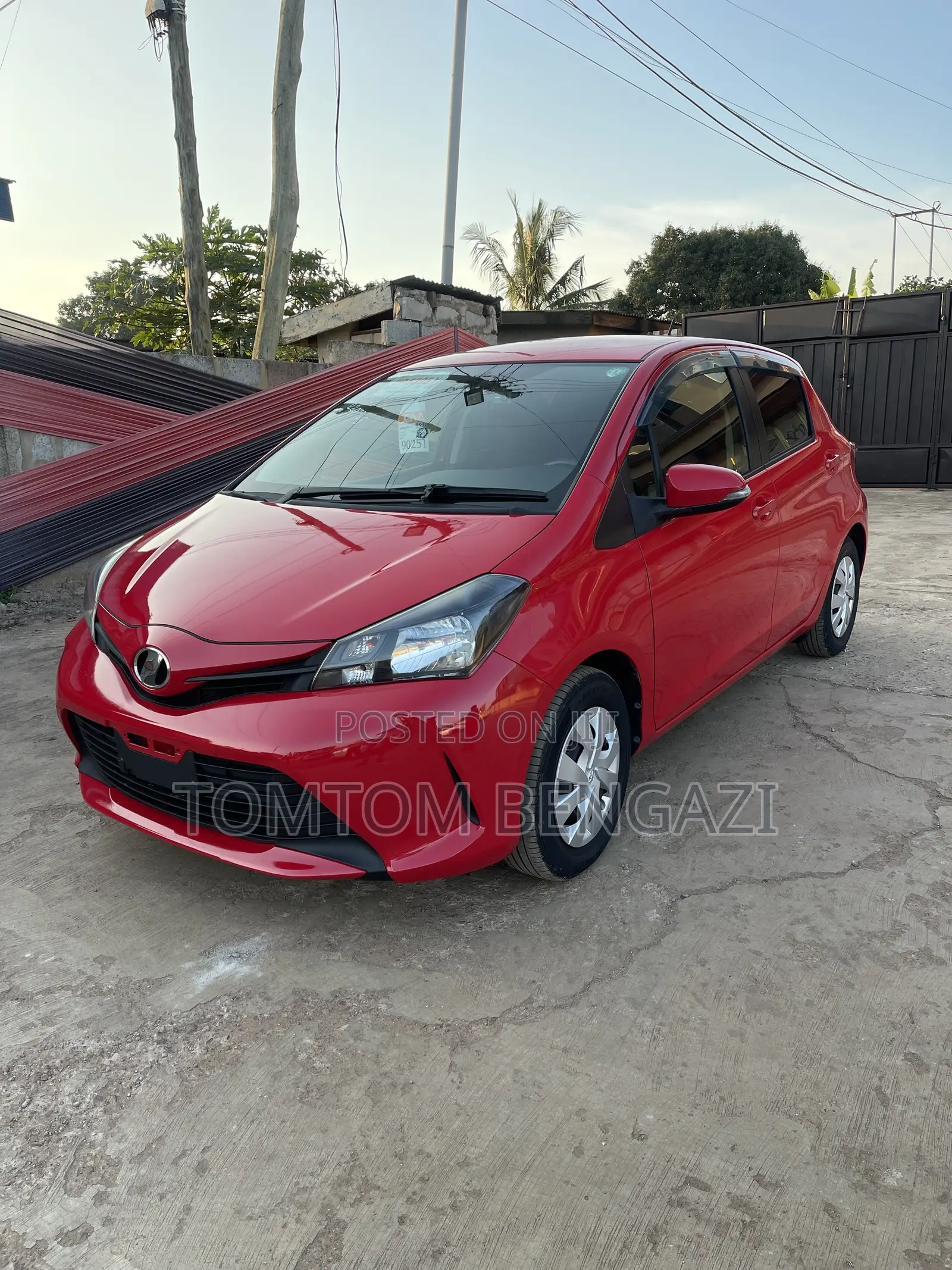 Toyota Vitz 1.3 FWD 5dr 2015 Red