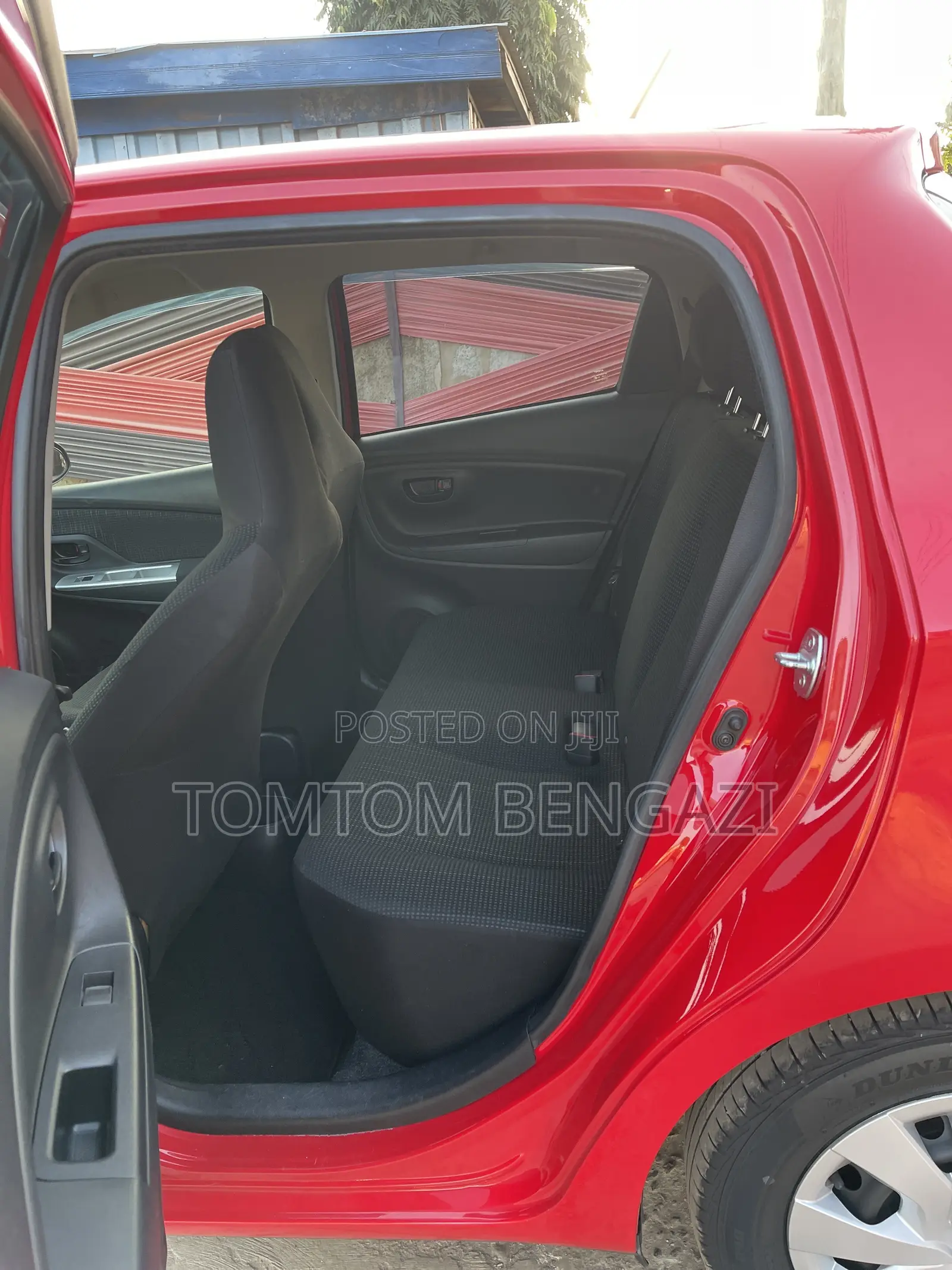 Toyota Vitz 1.3 FWD 5dr 2015 Red