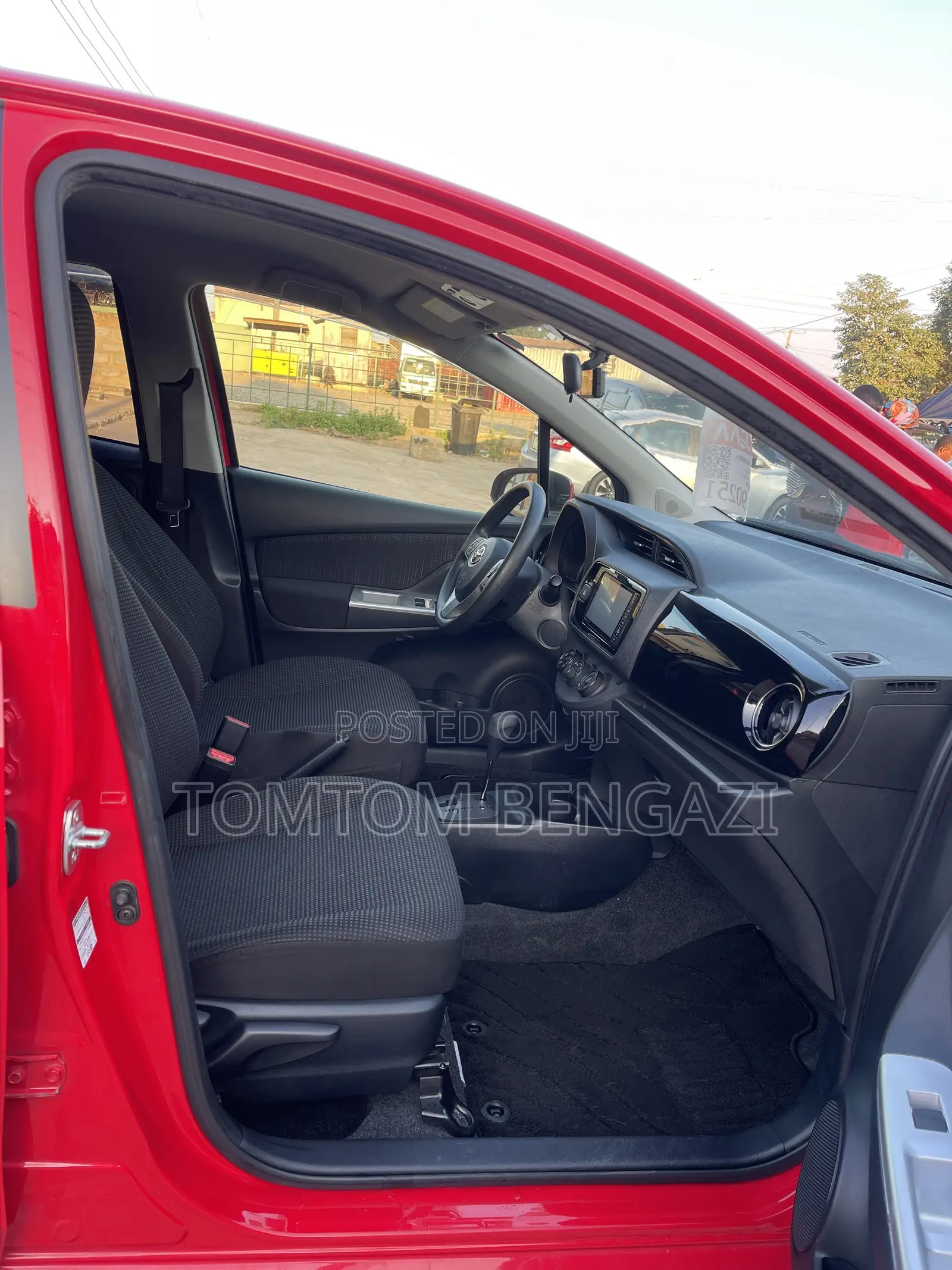 Toyota Vitz 1.3 FWD 5dr 2015 Red