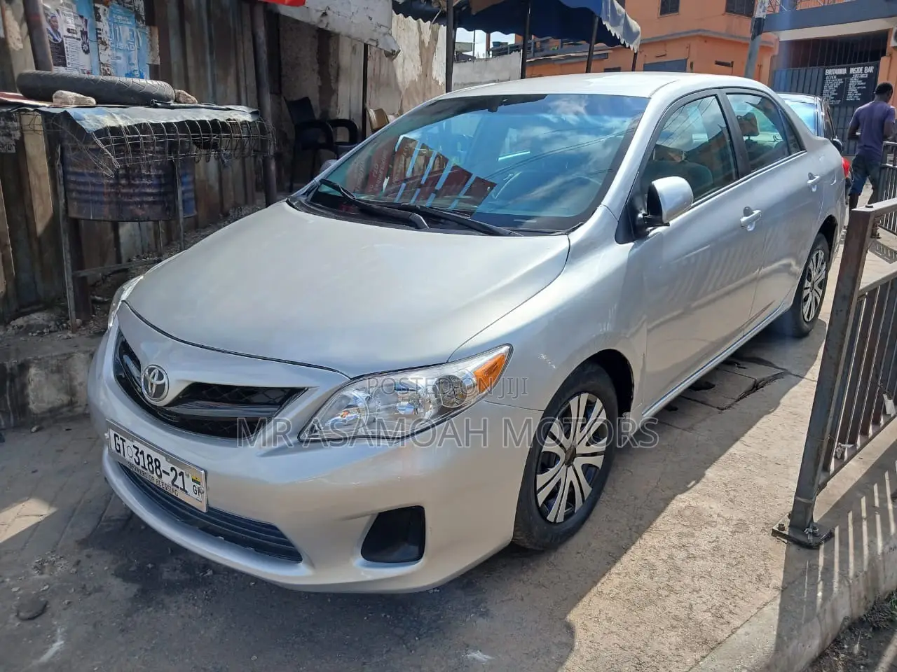 Toyota Corolla LE 4dr Sedan (1.8L 4cyl 4A) 2013 Silver