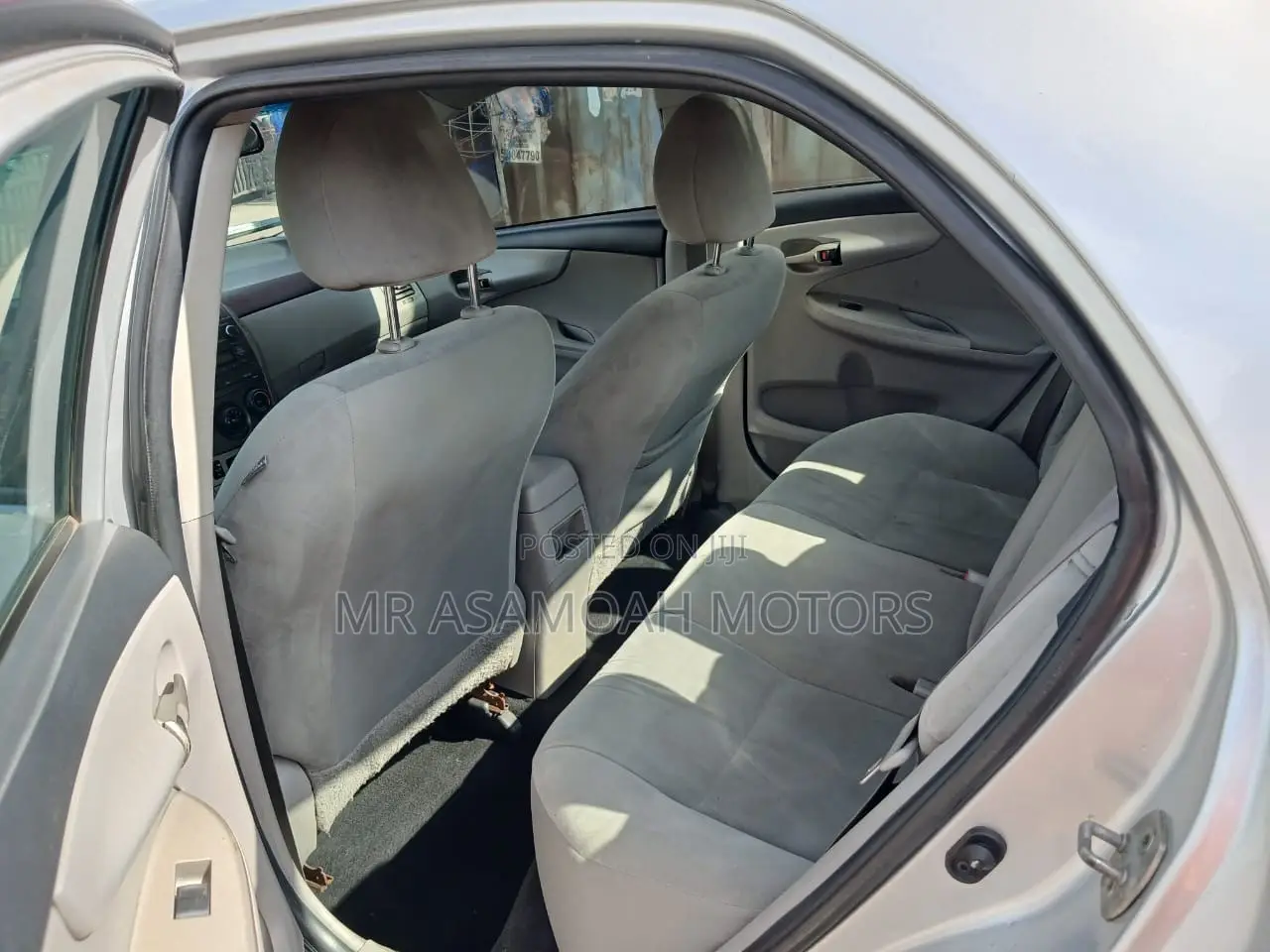 Toyota Corolla LE 4dr Sedan (1.8L 4cyl 4A) 2013 Silver