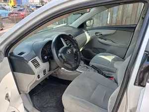 Toyota Corolla LE 4dr Sedan (1.8L 4cyl 4A) 2013 Silver