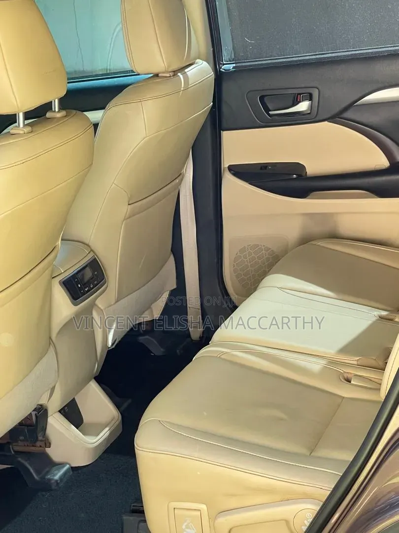 Toyota Highlander 2019 Brown