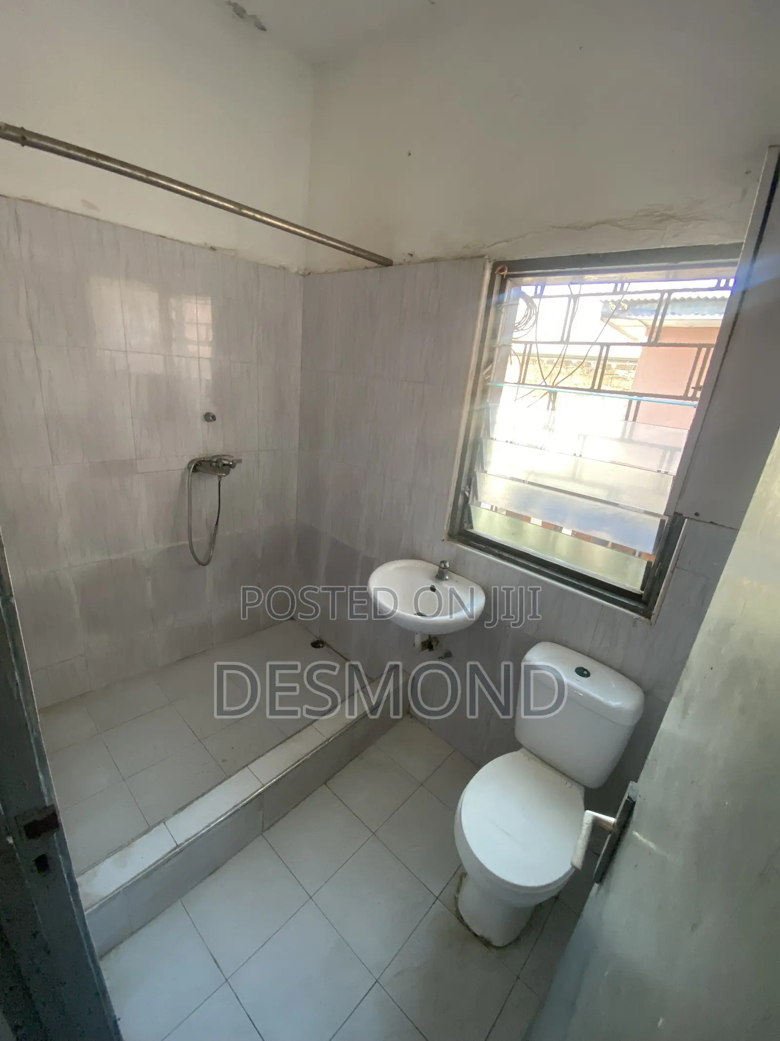 1bdrm Room & Parlour in Carl Quist Residence, Osu Ako-Adjei for rent