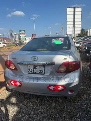 Toyota Corolla LE 4dr Sedan (1.8L 4cyl 4A) 2010 Silver