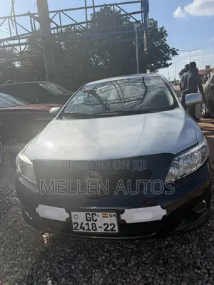 Toyota Corolla LE 4dr Sedan (1.8L 4cyl 4A) 2010 Silver