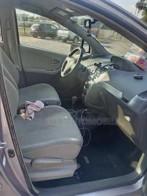 Toyota Vitz 1.5 FWD 5dr 2010 Pink