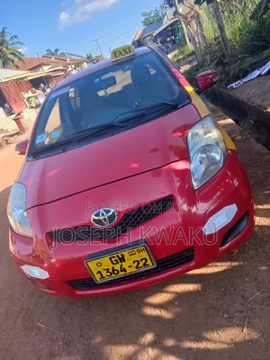Toyota Vitz 2009 Red