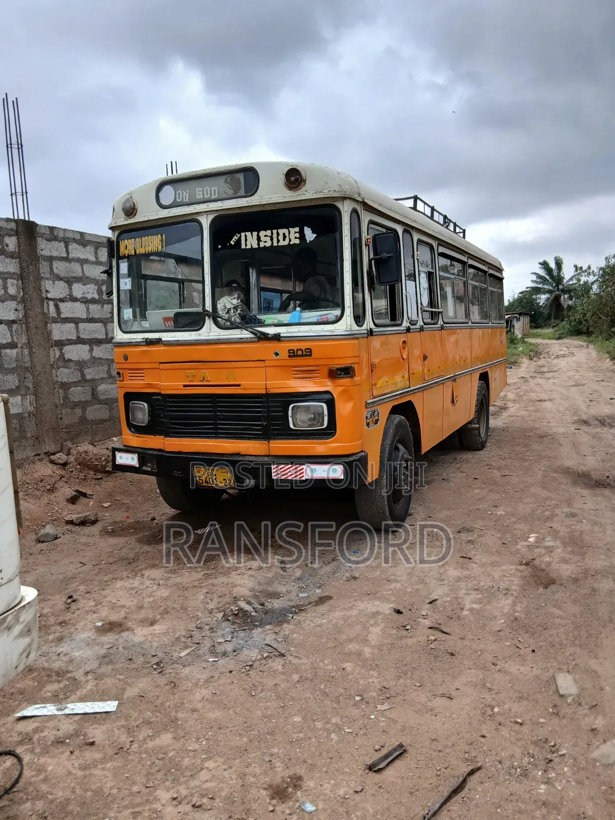 Tata Starbus Ultra Skool 1990 Orange