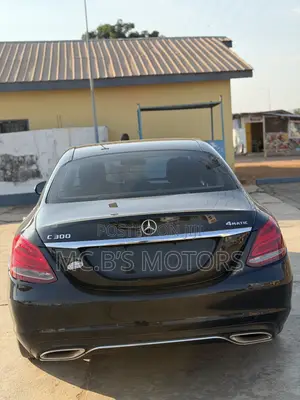 Mercedes-Benz C300 2016 Black