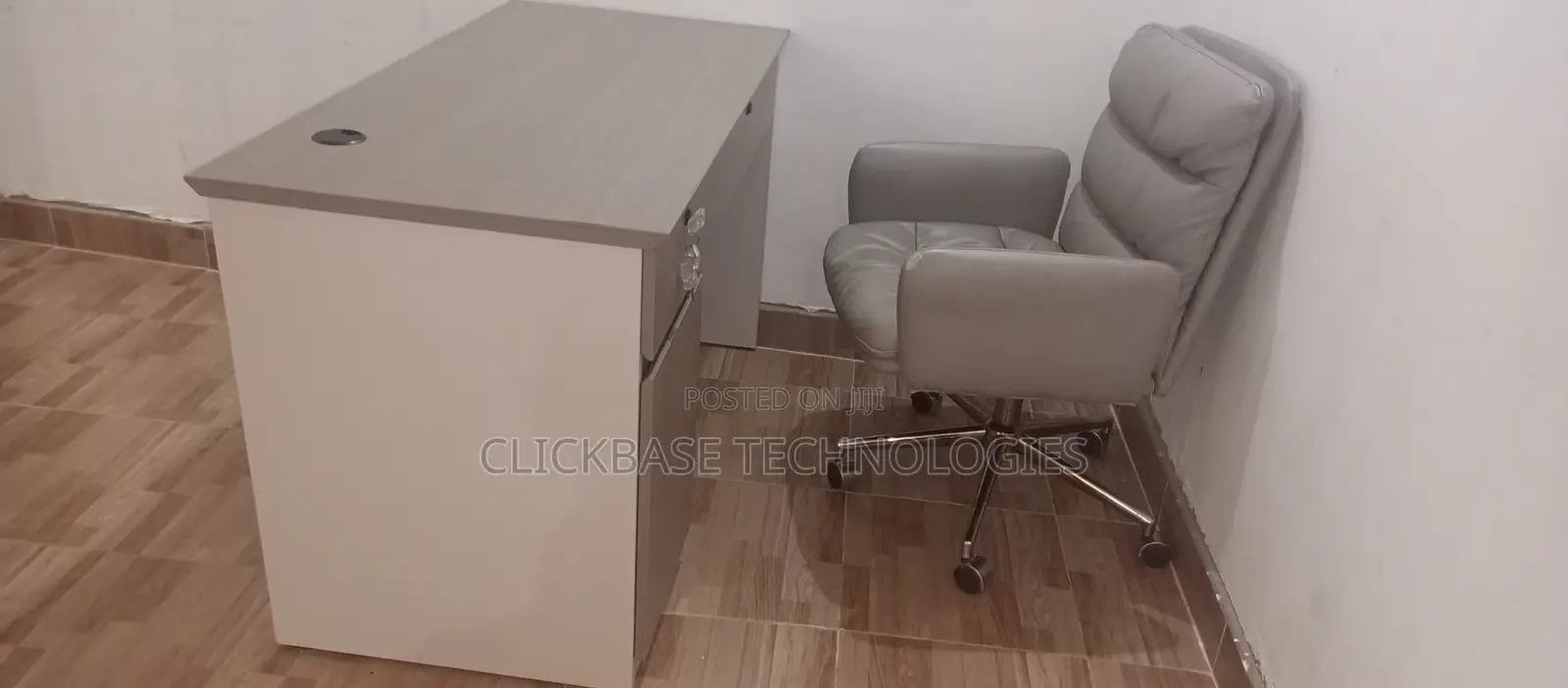 Urgent Sale – Office Desk and Executive Swivel Chair