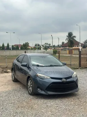 Toyota Corolla XLE (1.8L 4cyl 2A) 2018 Gray