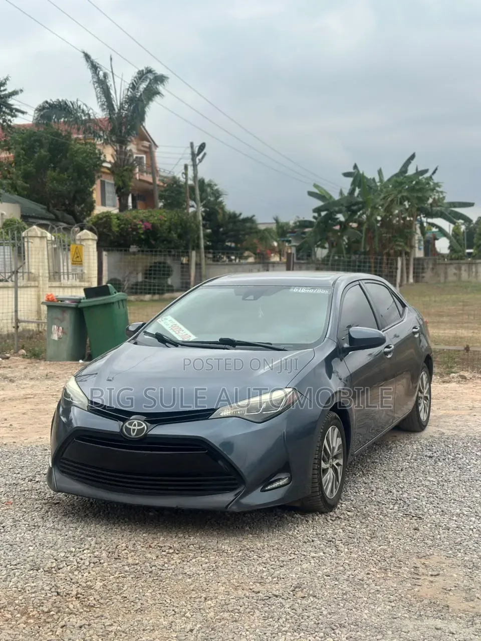 Toyota Corolla XLE (1.8L 4cyl 2A) 2018 Gray