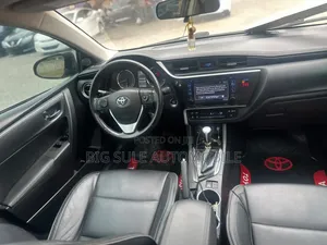Toyota Corolla XLE (1.8L 4cyl 2A) 2018 Gray