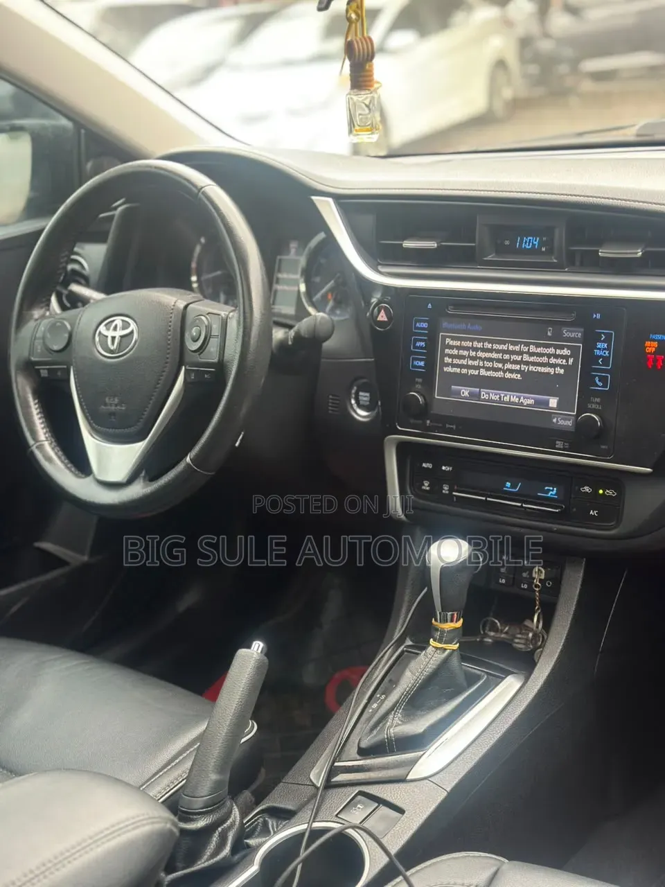 Toyota Corolla XLE (1.8L 4cyl 2A) 2018 Gray