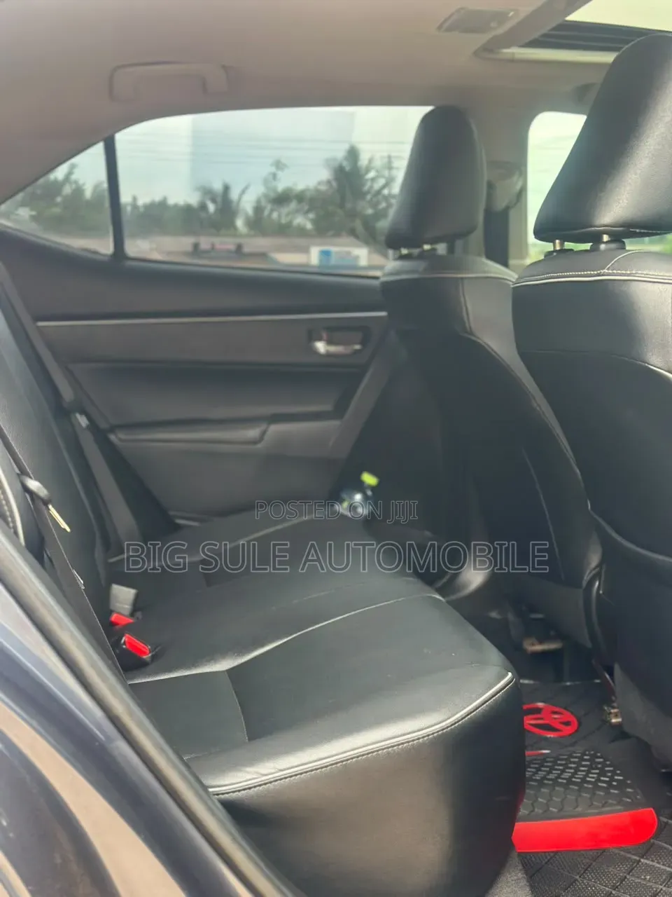 Toyota Corolla XLE (1.8L 4cyl 2A) 2018 Gray