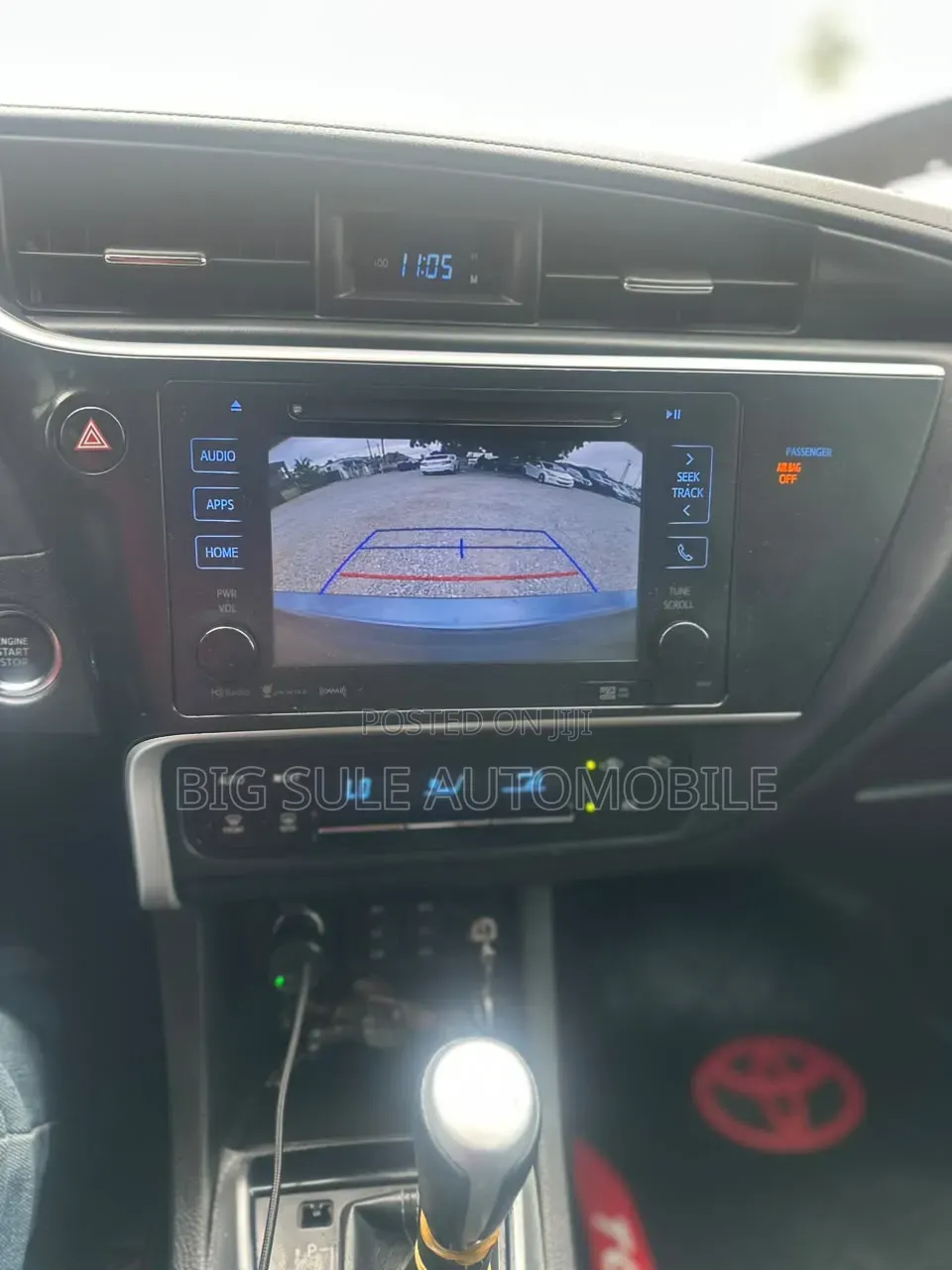Toyota Corolla XLE (1.8L 4cyl 2A) 2018 Gray