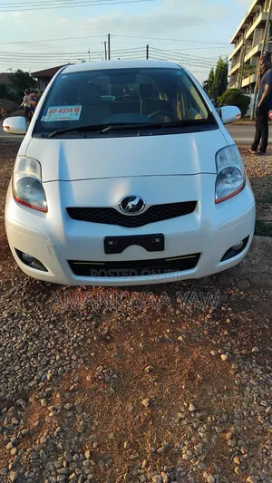 Toyota Vitz 2010 Pearl