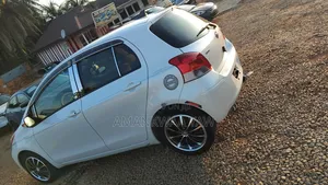 Toyota Vitz 2010 Pearl