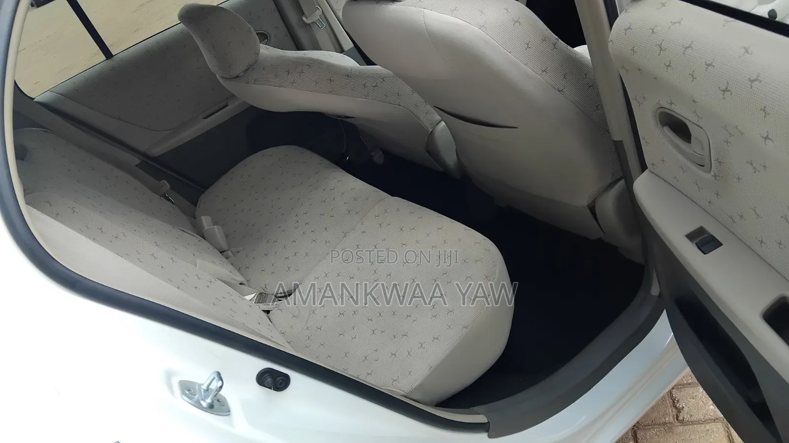 Toyota Vitz 2010 Pearl
