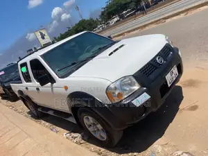 Nissan Hardbody 2014 White
