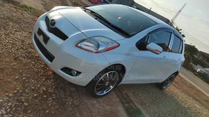 Toyota Vitz 2010 Pearl