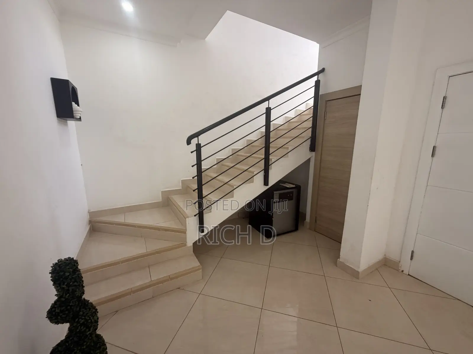 Furnished 3bdrm House in The Greens Estate, Community 25 for rent
