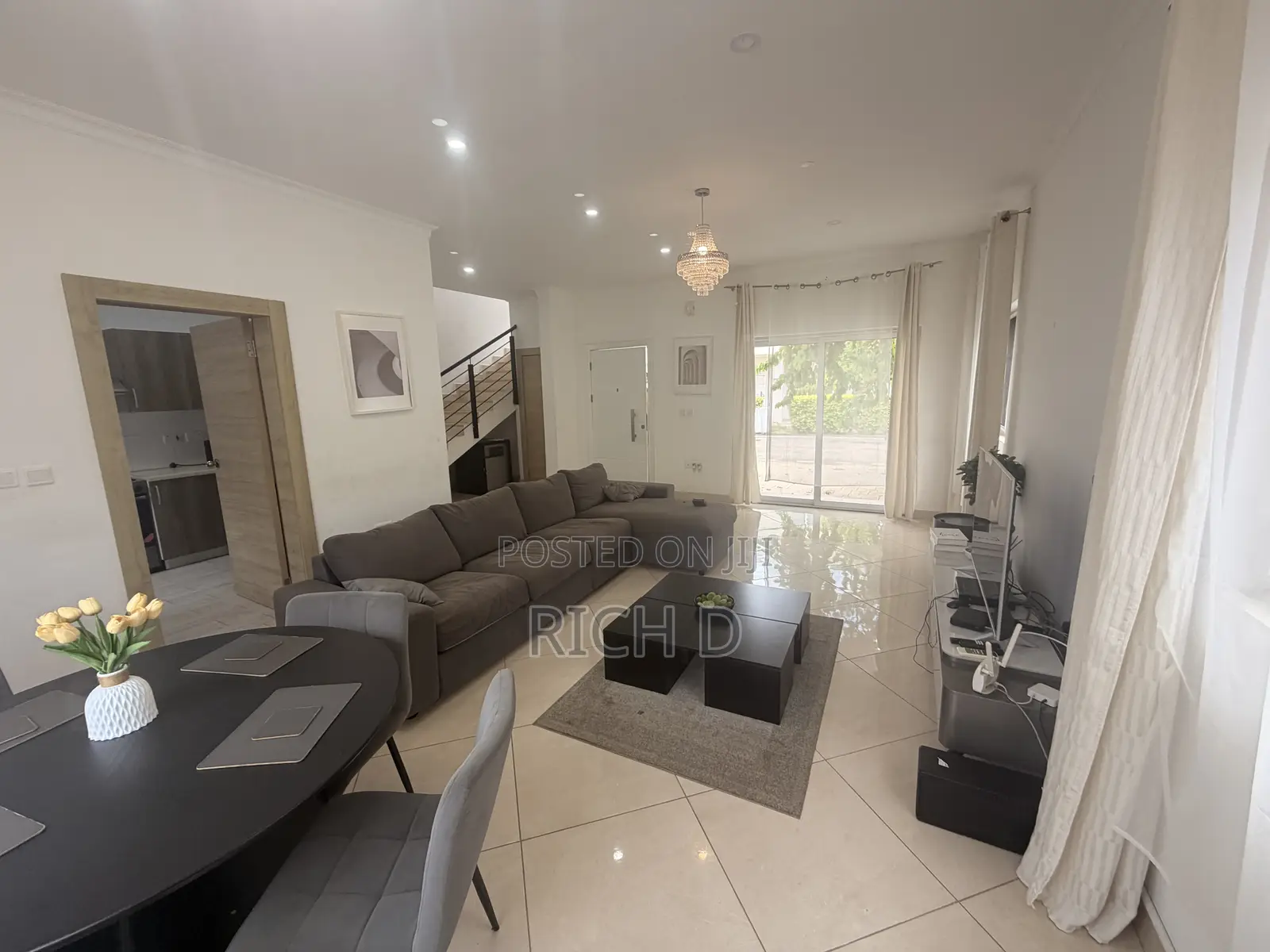 Furnished 3bdrm House in The Greens Estate, Community 25 for rent