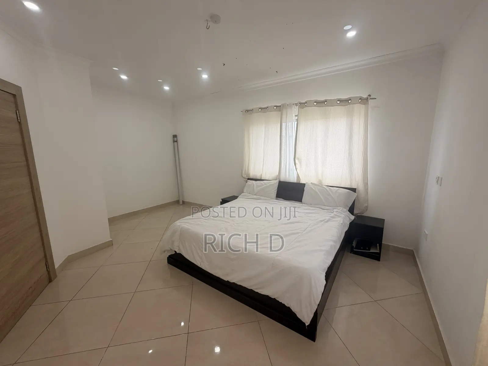 Furnished 3bdrm House in The Greens Estate, Community 25 for rent