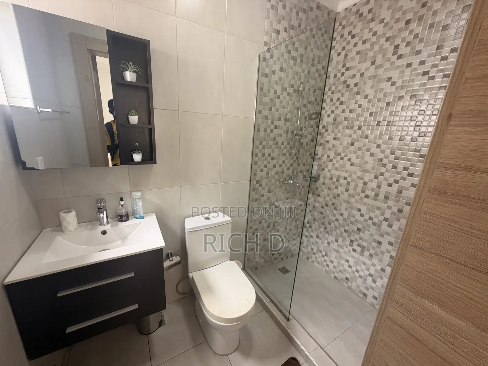 Furnished 3bdrm House in The Greens Estate, Community 25 for rent