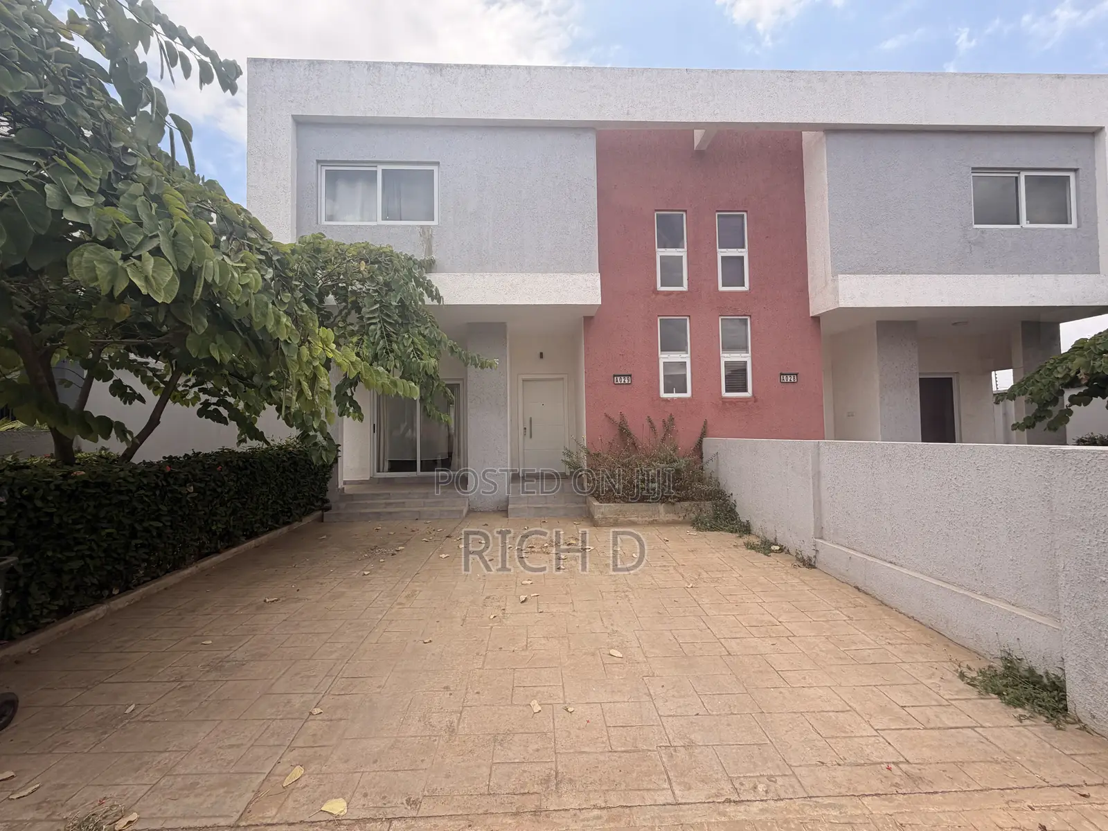 Furnished 3bdrm House in The Greens Estate, Community 25 for rent