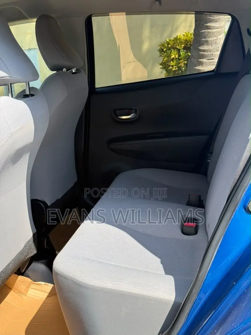 Toyota Vitz 1.3 FWD 5dr 2012 Blue