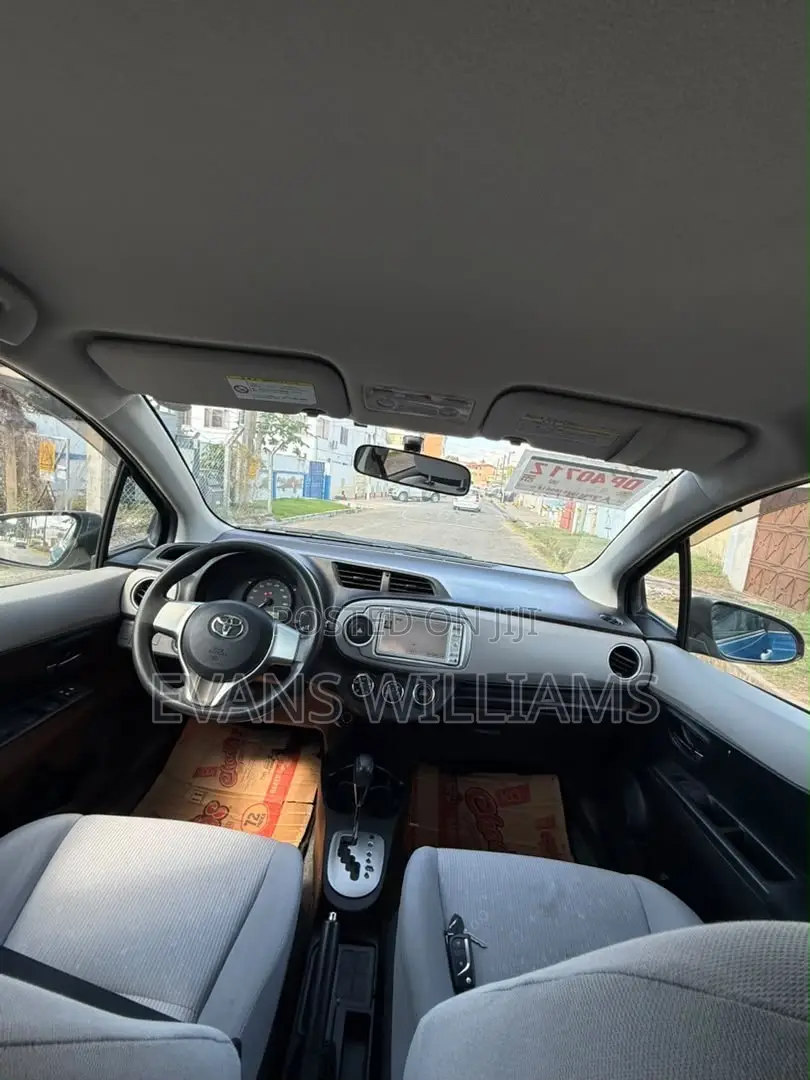 Toyota Vitz 1.3 FWD 5dr 2012 Blue