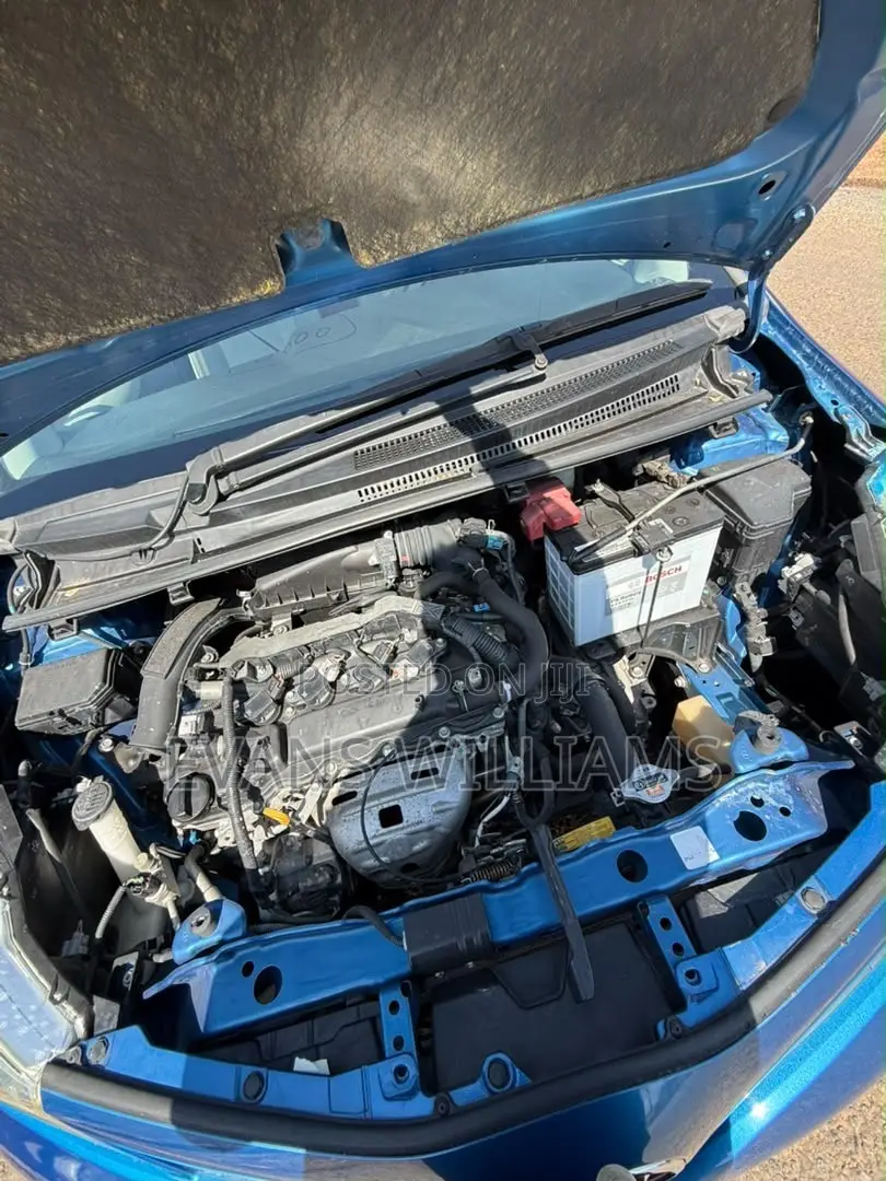 Toyota Vitz 1.3 FWD 5dr 2012 Blue