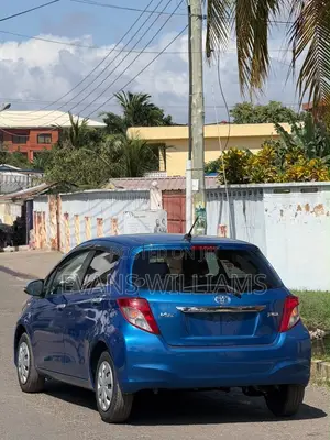 Toyota Vitz 1.3 FWD 5dr 2012 Blue