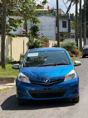 Toyota Vitz 1.3 FWD 5dr 2012 Blue