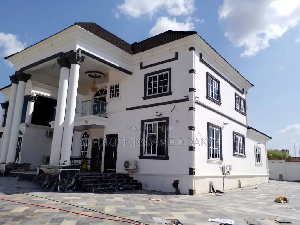 6bdrm House in Brother K Estate, Kumasi Metropolitan for sale