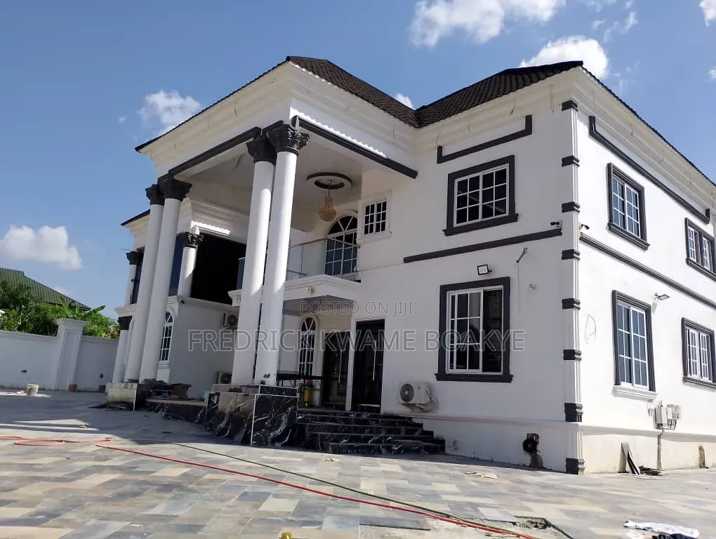 6bdrm House in Brother K Estate, Kumasi Metropolitan for sale