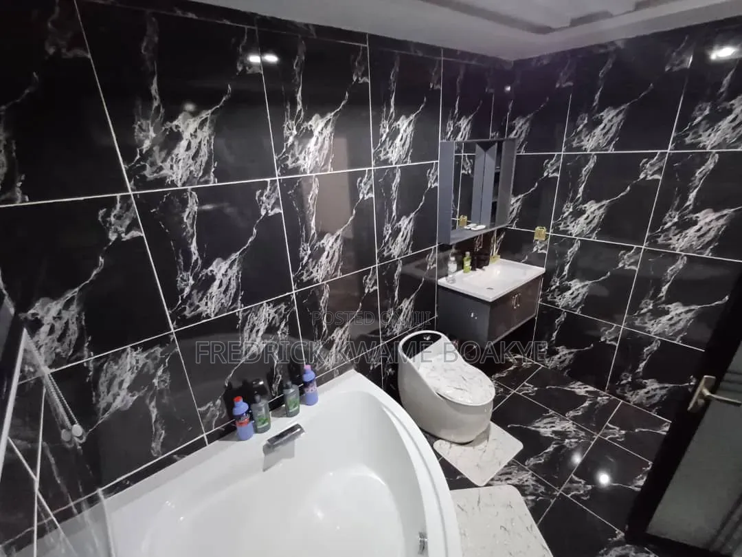 6bdrm House in Brother K Estate, Kumasi Metropolitan for sale
