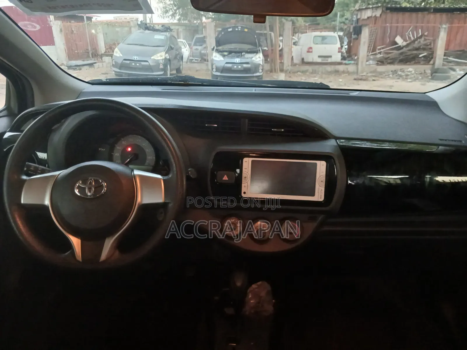 Toyota Vitz 1.3 AWD 5dr 2015 Yellow