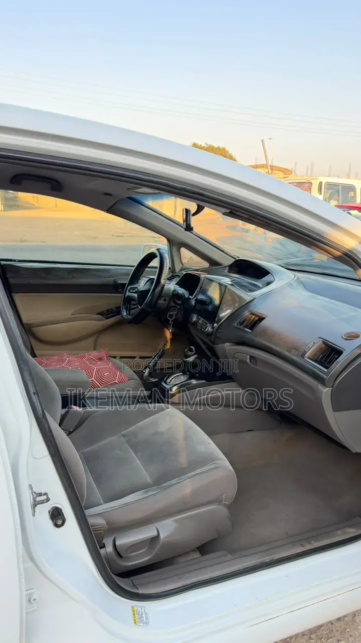 Honda Civic DX Sedan 2010 White