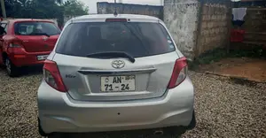 Toyota Vitz 2012 Silver