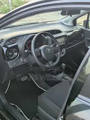 Toyota Vitz 1.3 FWD 5dr 2016 Black