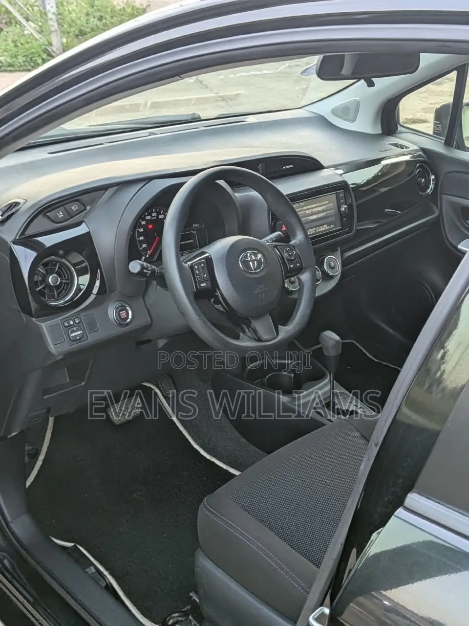 Toyota Vitz 1.3 FWD 5dr 2016 Black