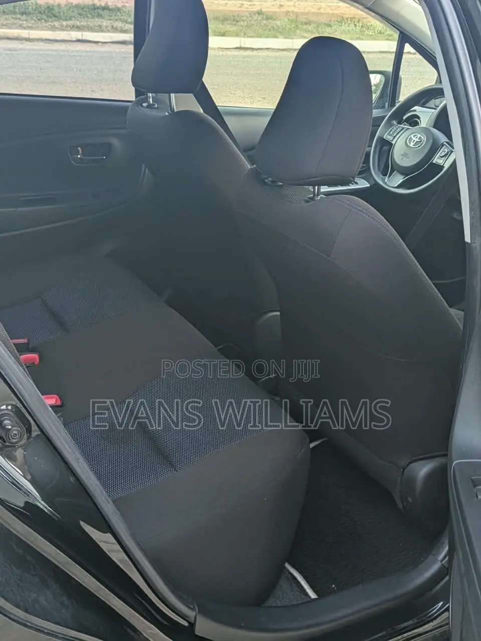 Toyota Vitz 1.3 FWD 5dr 2016 Black