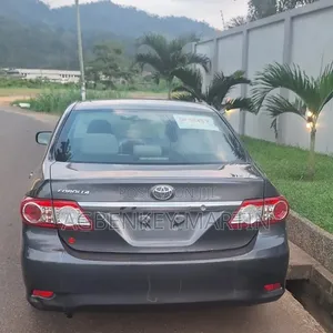 Toyota Corolla 2012 Gray