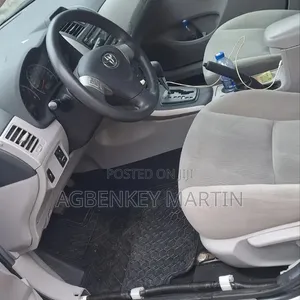 Toyota Corolla LE 4dr Sedan (1.8L 4cyl 4A) 2012 Gray