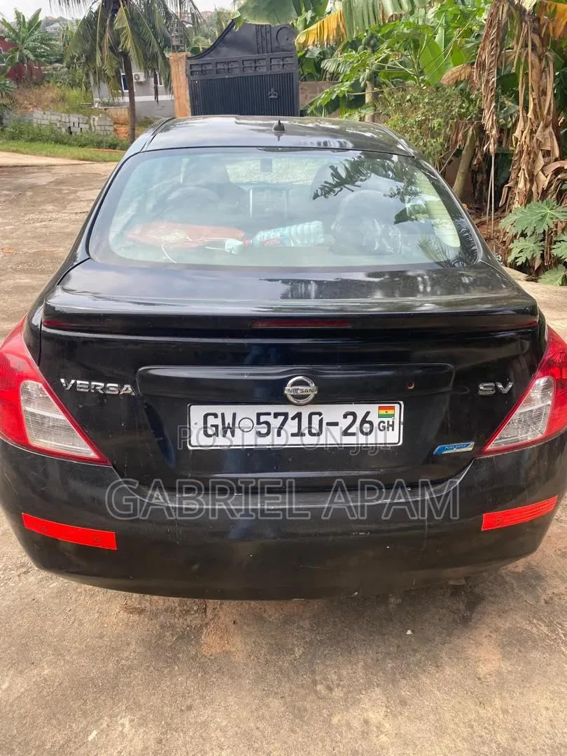 Nissan Versa 2014 Black