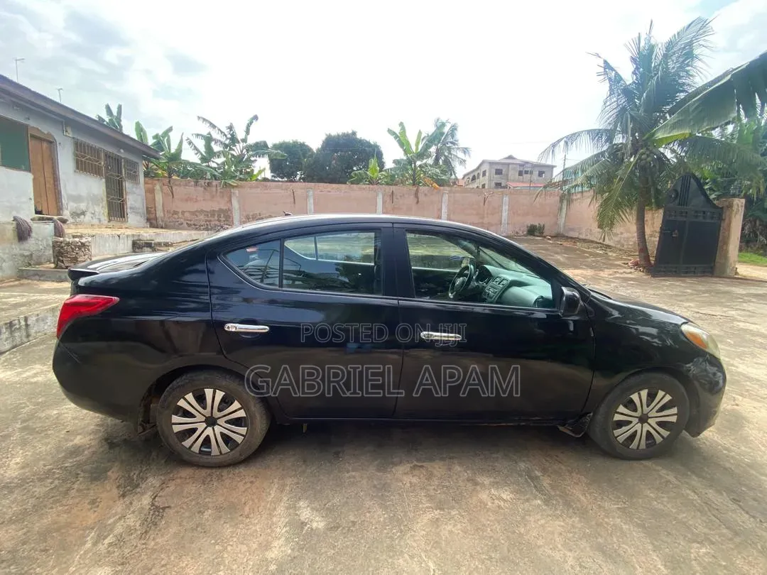 Nissan Versa 2014 Black